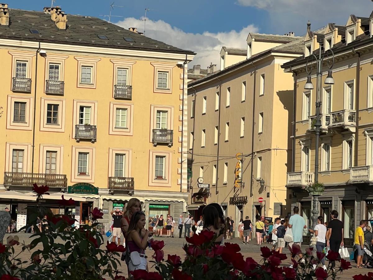 Belabri - Central Charme&Comfort -Mansarde E Appartamento Aosta Bagian luar foto