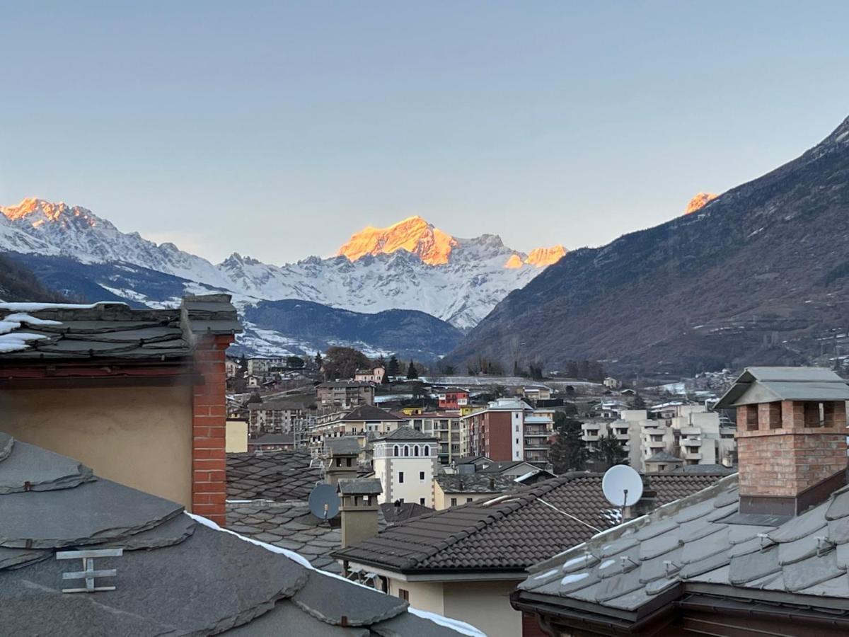 Belabri - Central Charme&Comfort -Mansarde E Appartamento Aosta Bagian luar foto